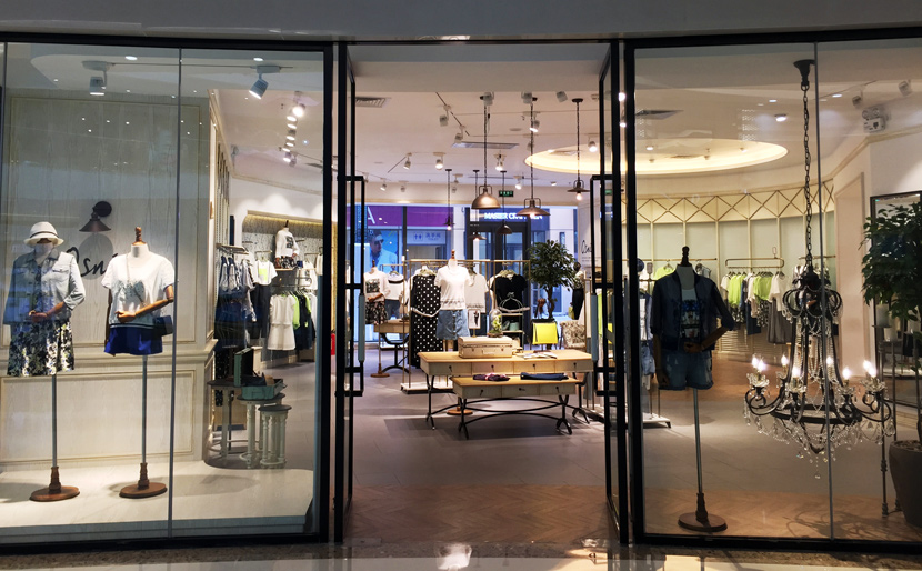青岛展柜服装展示