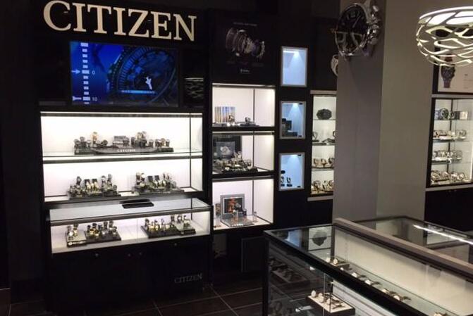 青岛展柜告诉您钟表展柜如何设计