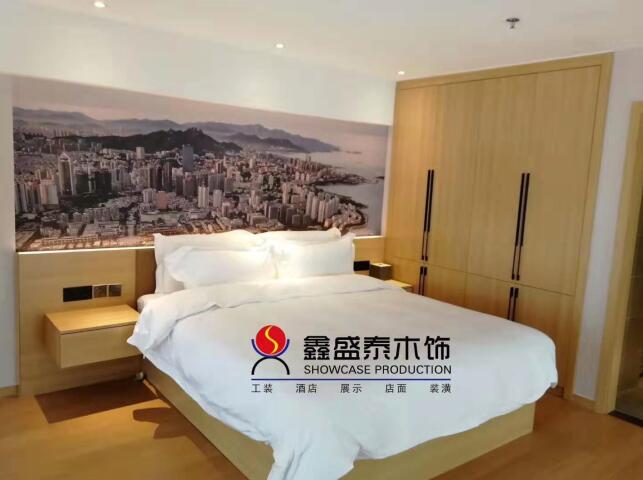 为黄岛亚朵酒店进行青岛展柜设计安装完工