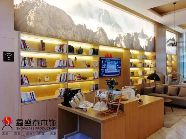 为黄岛亚朵酒店进行青岛展柜设计安装完工