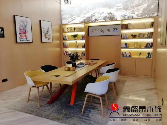 为黄岛亚朵酒店进行青岛展柜设计安装完工