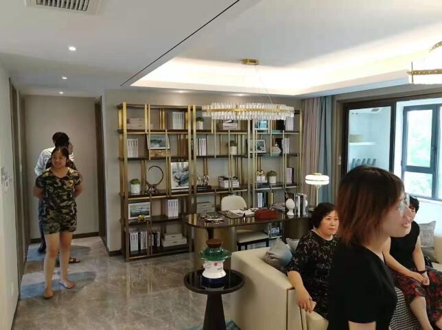 为公寓进行内部青岛展柜设计完工