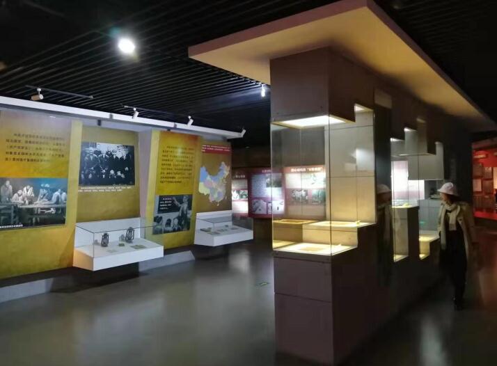 为展览馆进行青岛展柜设计完工