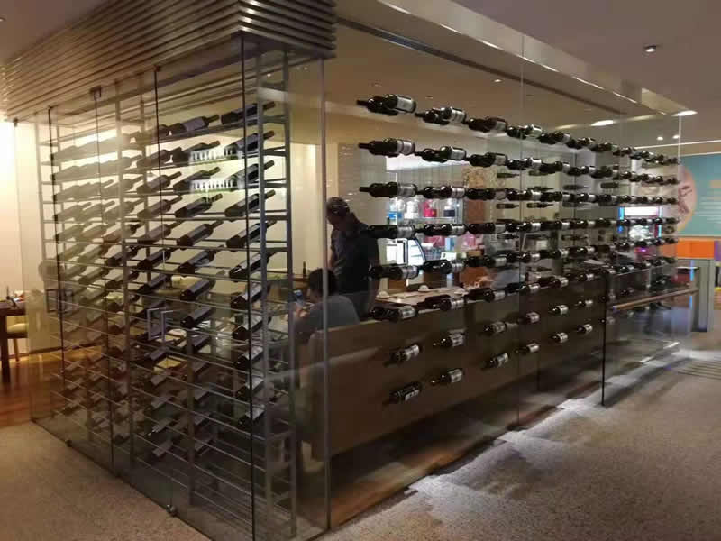 为红酒售卖店进行青岛展柜设计完工