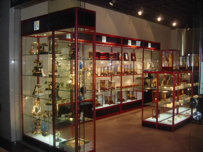在青岛展柜中不同的展柜设计,会产生不同的视觉效果