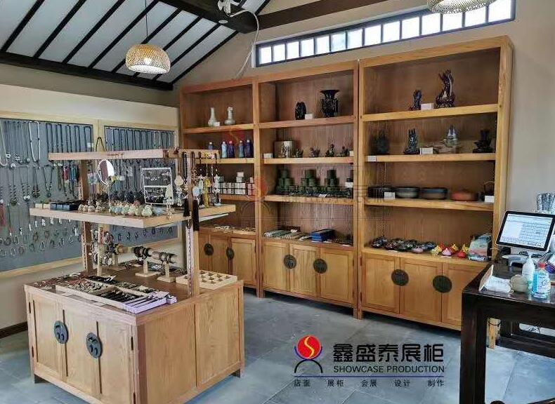 收藏品店青岛展柜制作安装完成