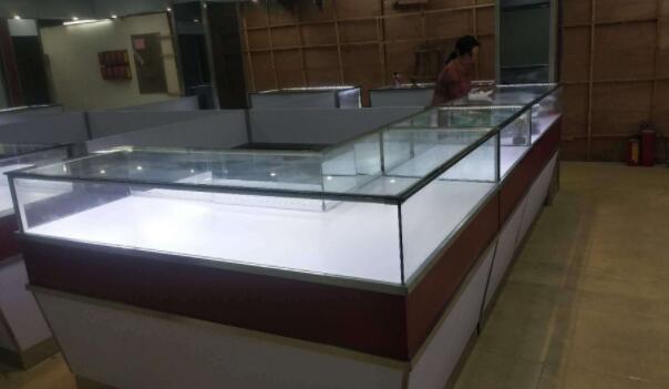 钟表玻璃柜青岛展柜制作安装完工
